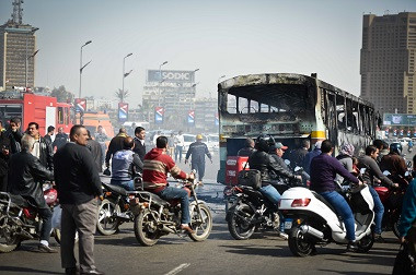 Bus Angkutan Perkotaan Terkena Bom, Dua Polisi Tewas
