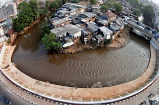 Ahok Sebut Warga Kampung Pulo Pengemplang Sungai