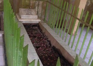 Pemprov DKI Tetap Relokasi Makam Keramat di Kampung Pulo