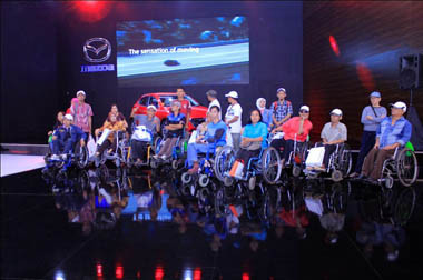 Penyandang Disabilitas Dikenalkan Teknologi Skyactiv di <i>Booth</i> Mazda 