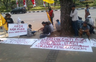 Gencar Lakukan Penggusuran, Balai Kota Mulai Didemo Massa