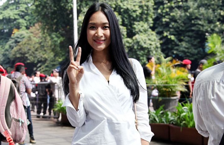 Happy Salma Tulis Biografi Maestro Seni Bali, Suarti