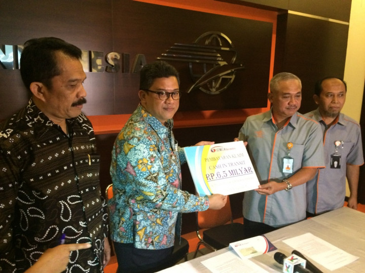 PT Pos Serahkan Penemuan Dana Rp500 Juta ke Asuransi Bumida