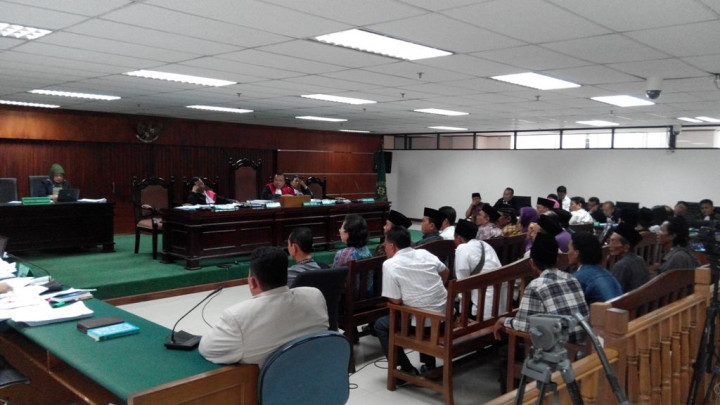 Diselingi Bahasa Madura, Suasana Sidang Fuad Amin Penuh Tawa