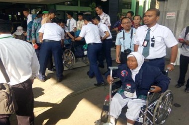 Tenaga Medis di Asrama Haji Surabaya Minim