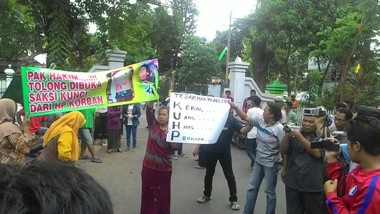 Vonis 12 Tahun, Keluarga Ini Tuduh Hakim Terlibat Suap