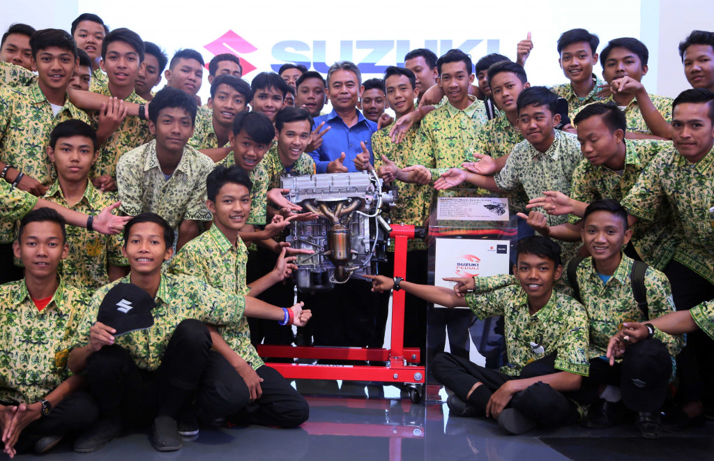 Suzuki Donasikan 'Ertiga' untuk SMKN 2 Tangerang