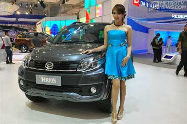 Fioni jadi SPG di GIIAS 2015, Target jadi Sarjana Akuntansi