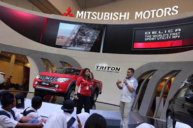 Rifat Sungkar Senang jadi Guru di <i>Booth</i> Mitsubishi Motors  