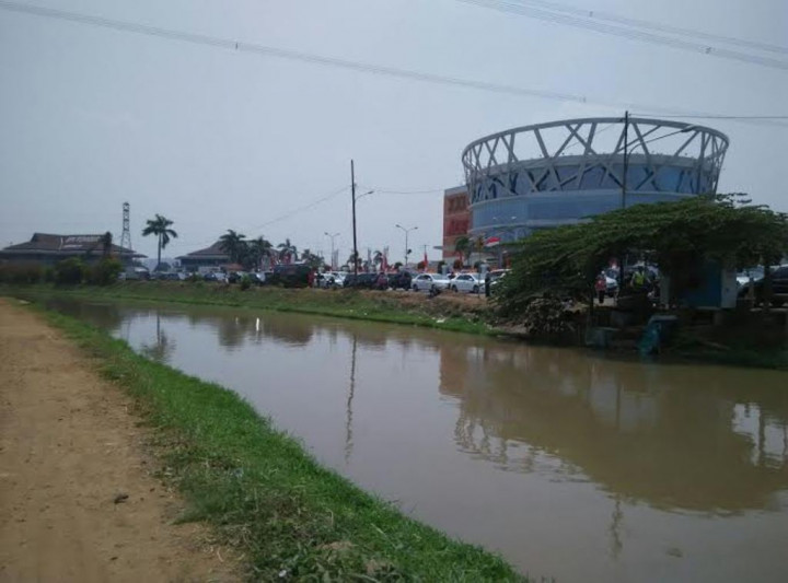 Lokasi Penemuan Bom di Kalimalang Dipadati Warga