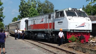 Lakukan Uji Coba, Lokomotif Milik PT KAI Alami Kecelakaan