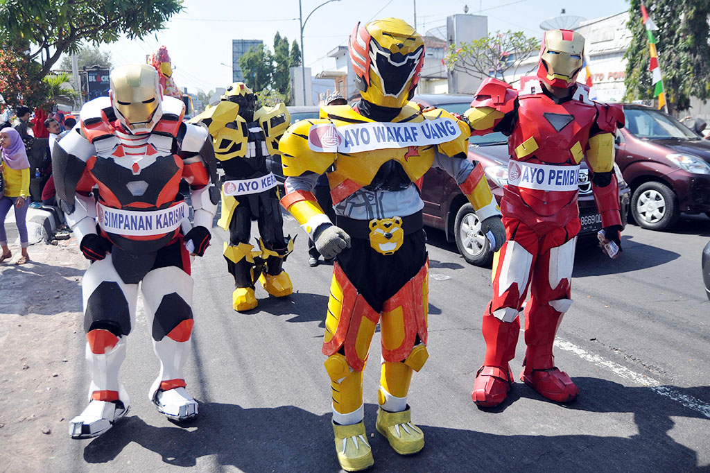 Tokoh Super Hero Ramaikan Karnaval Budaya di Magelang