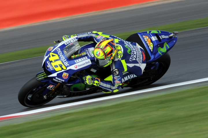 Rossi Menangi Balapan Penuh Drama di Silverstone 