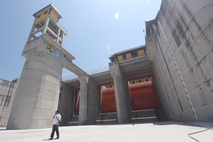 H-1 Digenangi, Warga Cipaku Baru Bongkar Rumah