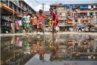 Ahok Contek Brasil, Bangun Lapangan Bola di Rusun