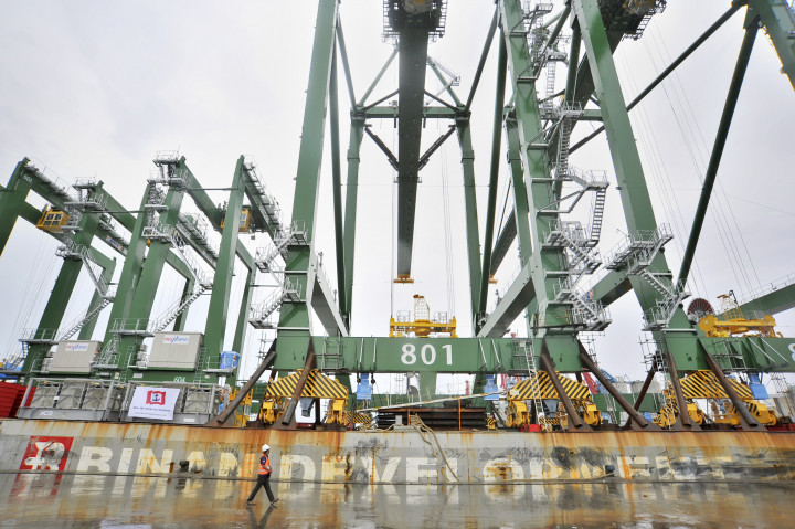 Kesalahan Pelindo II Dalam Pengadaan 10 <i>Mobile Crane</i>