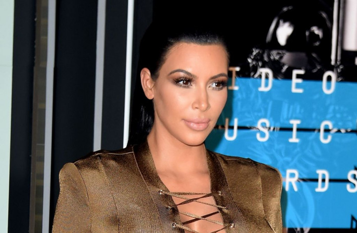 Kim Kardashian Bintangi Film Absolutely Fabulous