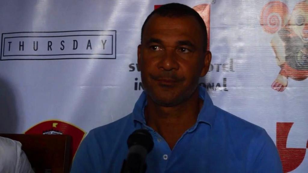 Ruud Gullit saat menjalani konferensi pers (Foto: Capture)