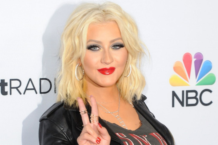 Christina Aguilera Mengajar Menyanyi via Online