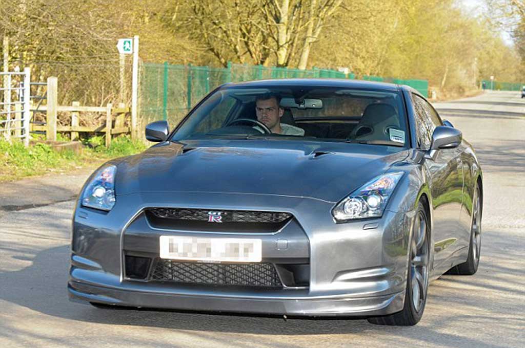 Daroon Gibson dilarang mengemudi selama 20 bulan setelah menabrak tiga orang pesepeda. Cavendish Press