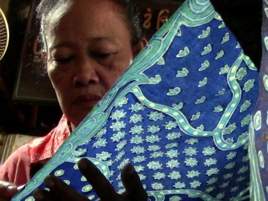 Perajin batik. (Metrotvnews.com/Pythag Kurniati)