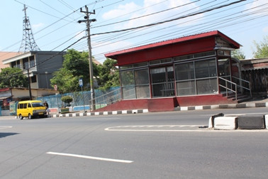 Halte BRT di Semarang Mangkrak