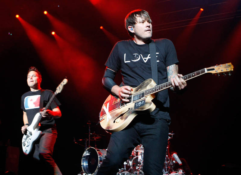 Tom DeLonge (depan) saat masih akur dengan Blink-182 (Foto: rockcult.ru)