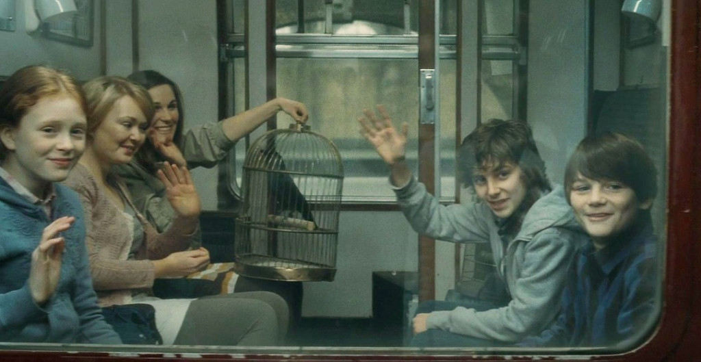 James Potter melambaikan tangan kepada orangtuanya (Foto: harrypotter.wikia.com)