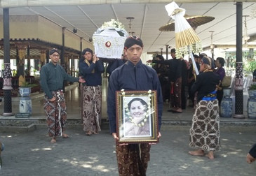 Sultan HB X Tak Ikut ke Pemakaman Istri Ayahnya