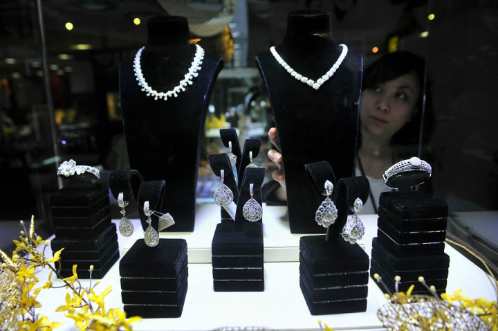 Dolar Menguat, Harga Berlian Melambung