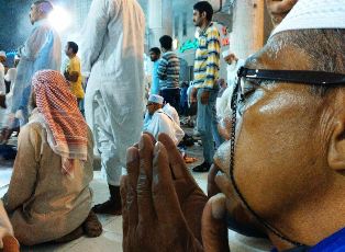 Calon Haji Ini Bingung, Salat, Lalu Ketemu Sahabat