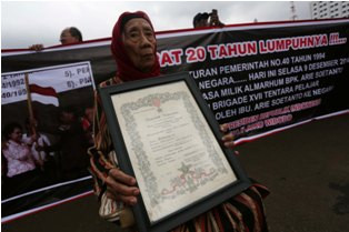 Beri Penghargaan, Ahok Transfer Duit ke Rekening Keluarga Pahlawan