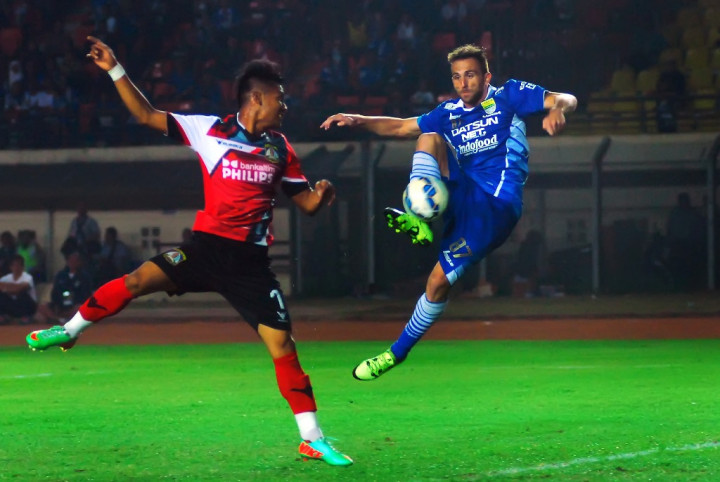 Striker Persib Optimistis Bisa Bobol Gawang Persebaya