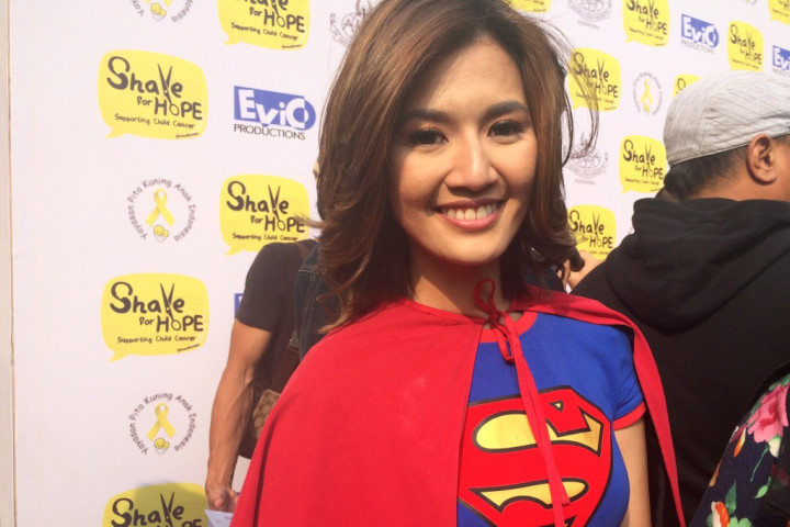 Peduli Anak Penderita Kanker, Asty Ananta Potong Pendek Rambutnya