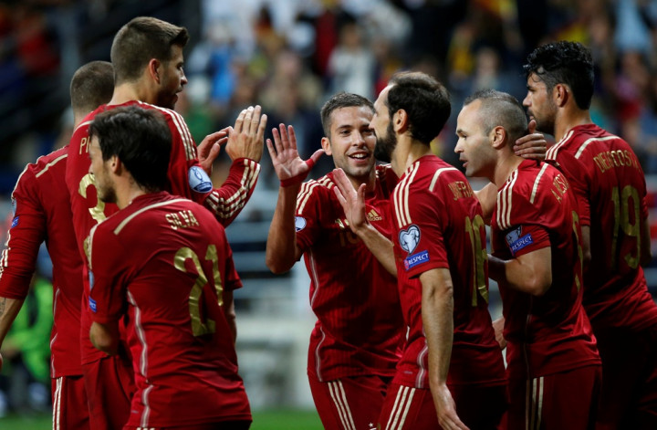 Dendam Terbalaskan, Spanyol ke Puncak Klasemen 