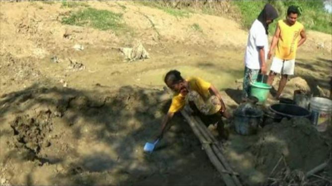 Kekeringan, Warga Batam Terpaksa Manfaatkan Air Parit  