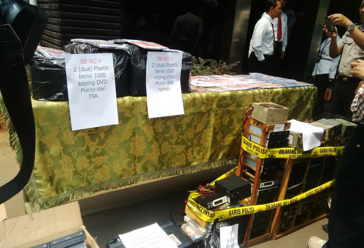 Pasar Batu Akik Sepi, RS Banting Setir Jual DVD Porno