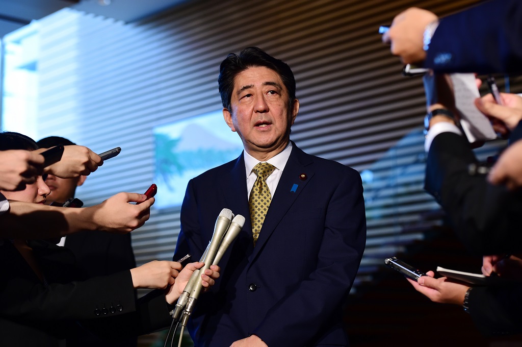 PM Shinzo Abe kembali menjadi kepala partai berkuasa di Jepang, Selasa (8/9/2015). (Foto: AFP / YOSHIKAZU TSUNO / POOL)