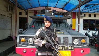 Kenalkan, Bripda Adri, Anggota Brimob Berjilbab