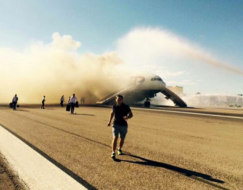 Pesawat British Airways terbakar di Las Vegas (Foto: Guardian)