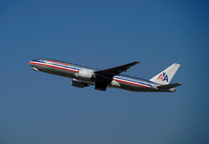 Gangguan Pembangkit, Pesawat American Airlines Mendarat Darurat