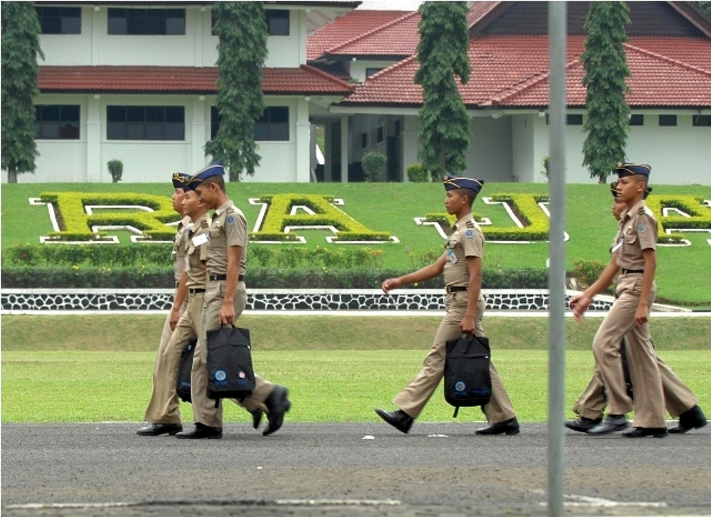 Foto: Praja Institut Pemerintahan Dalam Negeri (IPDN) berjalan di kampus IPDN Jatinangor, Sumedang, Jawa Barat/Ant_Saptono