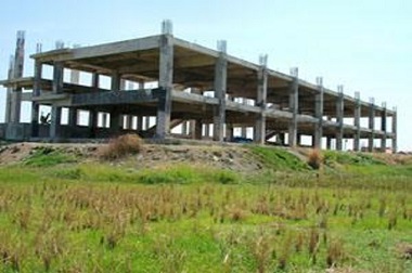 Bangunan Miliaran Rupiah Mangkrak Berubah Menjadi Tempat Mesum