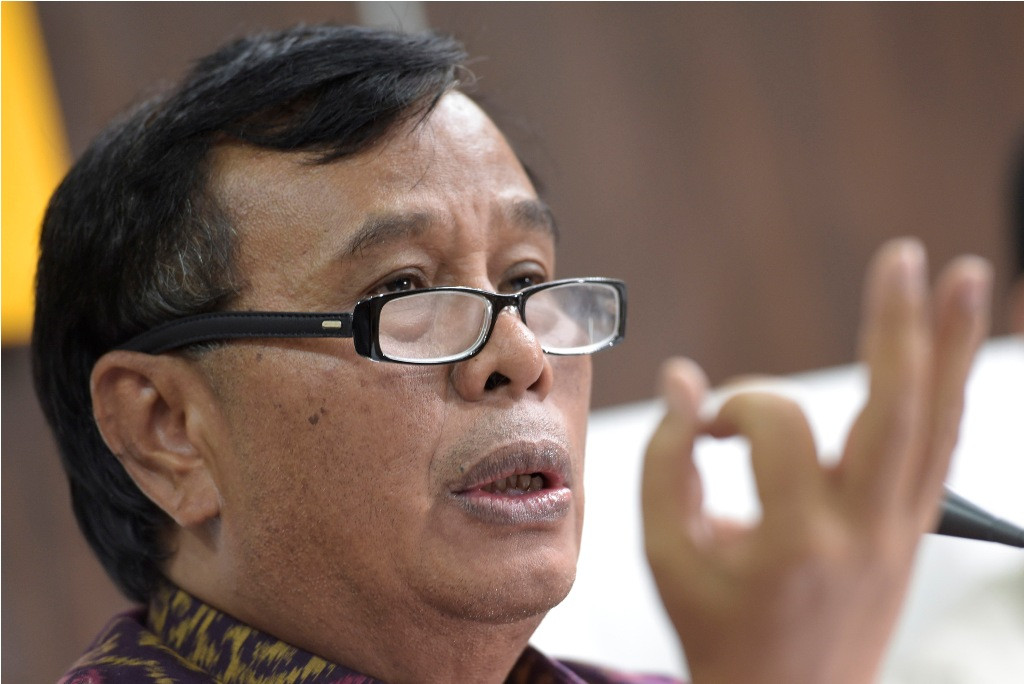 Ketua Fraksi Partai Hanura Nurdin Tampubolon memberikan keterangan pers terkait Usulan Program Pembangunan Daerah Pemilihan (UP2DP) di Kompleks Parlemen, Senayan, Jakarta, Kamis (18/6/2015).--Foto: Antara/Sigid Kurniawan