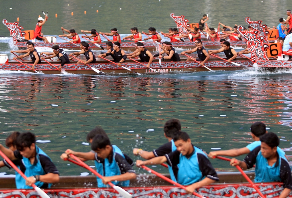 Kegiatan pariwisata di Danau Toba. ANTARA FOTO/Irsan Mulyadi