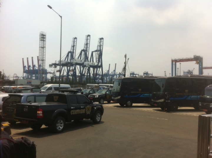 Menko Maritim Tinjau Lokasi Pembongkaran Jalan di Tanjung Priok