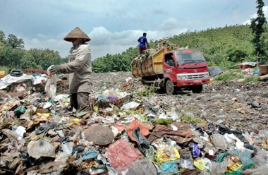 Kekeringan, Petani di Gunungkidul Alih Profesi jadi Pemulung