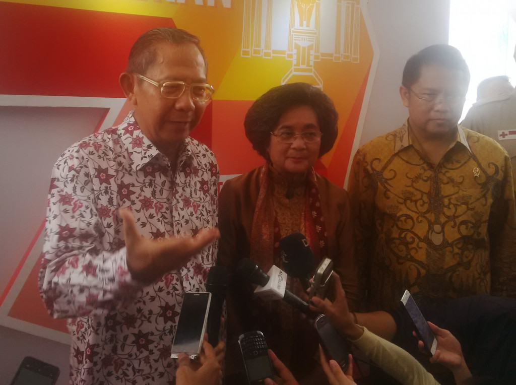 Ginandjar Kartasasmita, Mutia Hatta, dan Rudiantara di lokasi pameran PMI, Jakarta, Kamis 10 September 2015. Foto: MTVN/Achmad Zulfikar Fazli