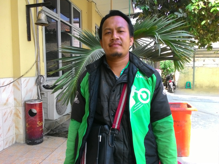 Ratusan Sopir Go-Jek Antar Korban Ojek Pangkalan Lapor ke Polisi 