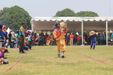 Semarak Permainan Tradisional Dipertandingkan di Jatinangor
